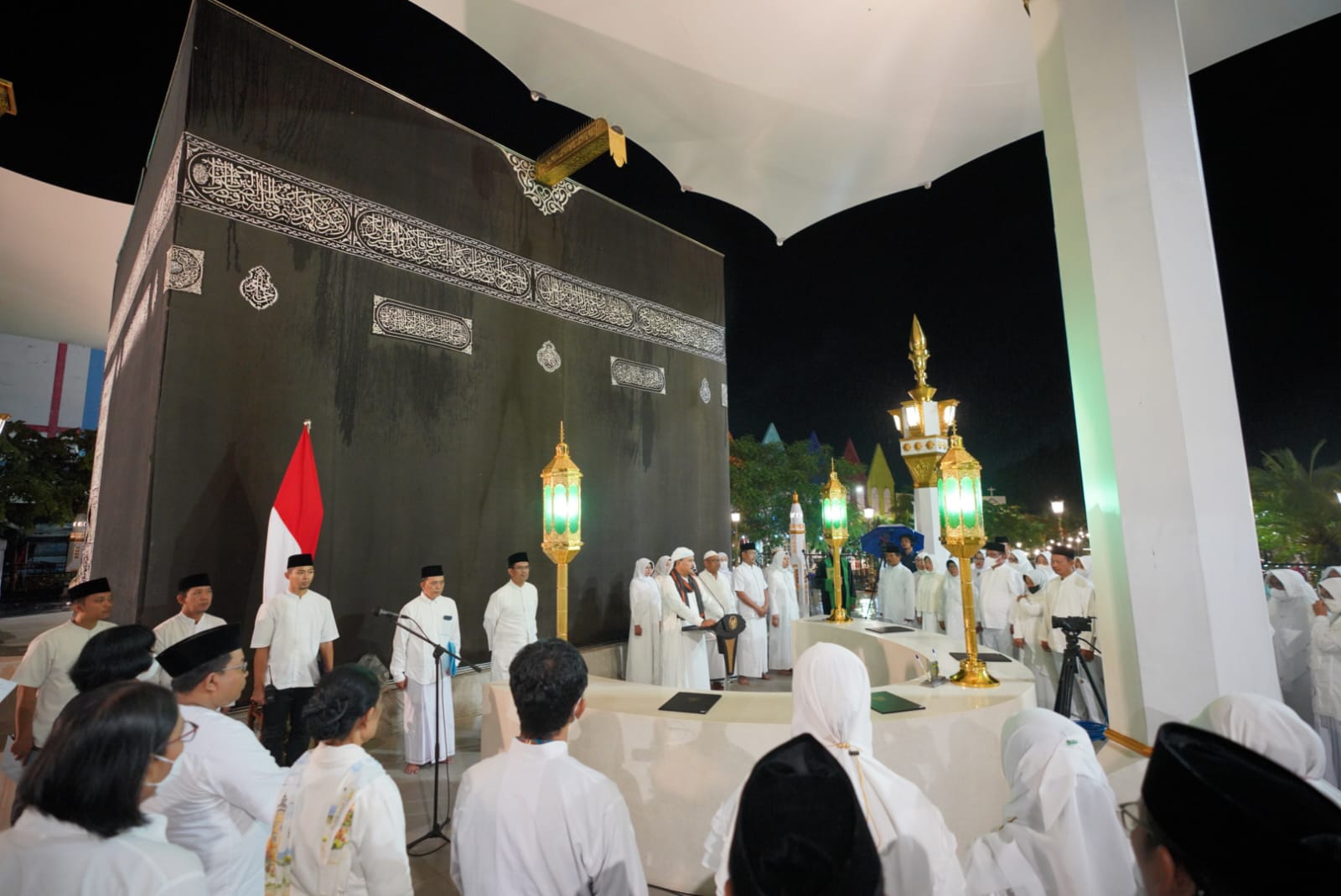 Foto 6 dari 7: Lantik Pejabat Di PRC Malam Hari, Wali Kota : Agar Selalu Ingat Tuhan Dalam Bekerja