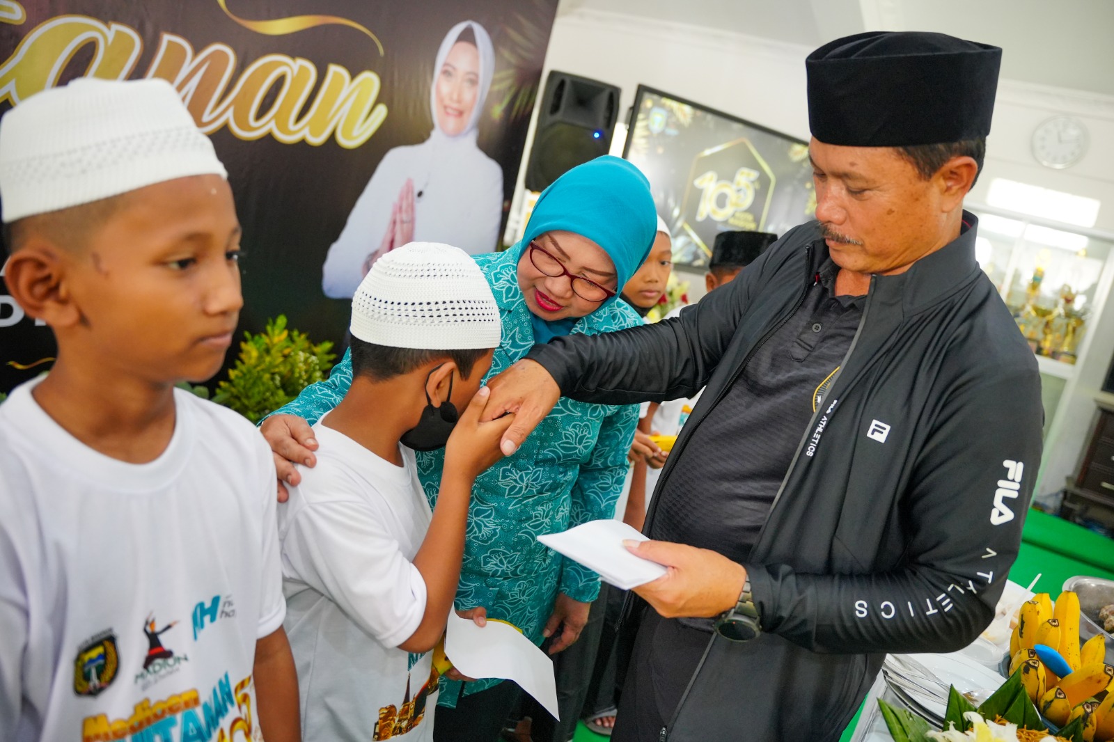 Foto 5 dari 5: Hari Jadi ke-105, Pemkot Madiun Khitankan 218 Anak Secara Gratis Hingga Pemeriksaan Ibu Hamil dan Anak Stunting