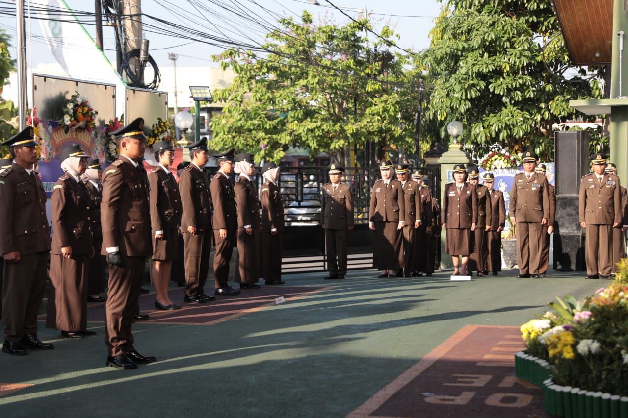 Foto 1 dari 7: Peringati Hari Bhakti Adhyaksa ke-63, Kajari Harap Penegakan Hukum yang Tegas dan Humanis