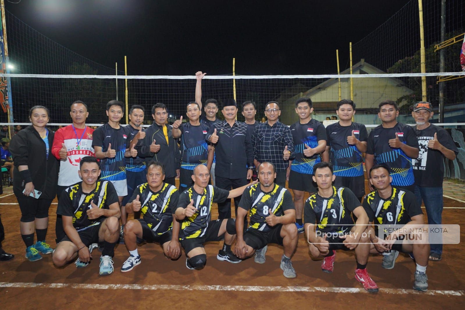 Buka Kejuaraan Bola Voli Kelurahan Manisrejo, Wali Kota Harap Junjung Sportivitas