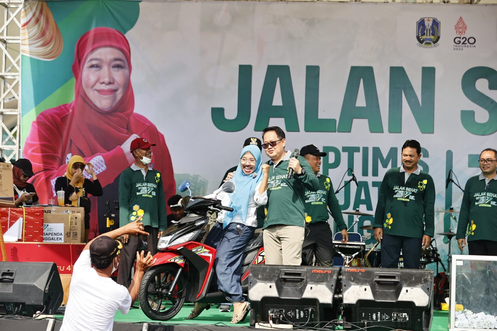 Foto 7 dari 10: Hadiri Jalan Sehat Gubernur Jatim, Wali Kota Apresiasi Antusiasme Warga