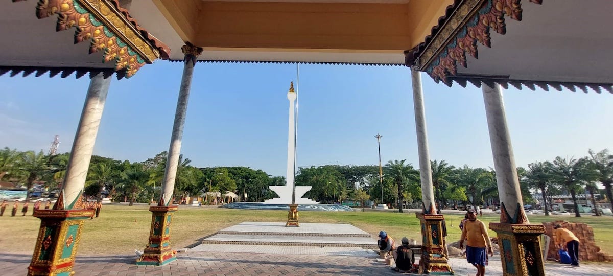 Foto 4 dari 9: Pastikan Titik Center Miniatur Monas, Wali Kota Cek Langsung Lokasi Pembangunan