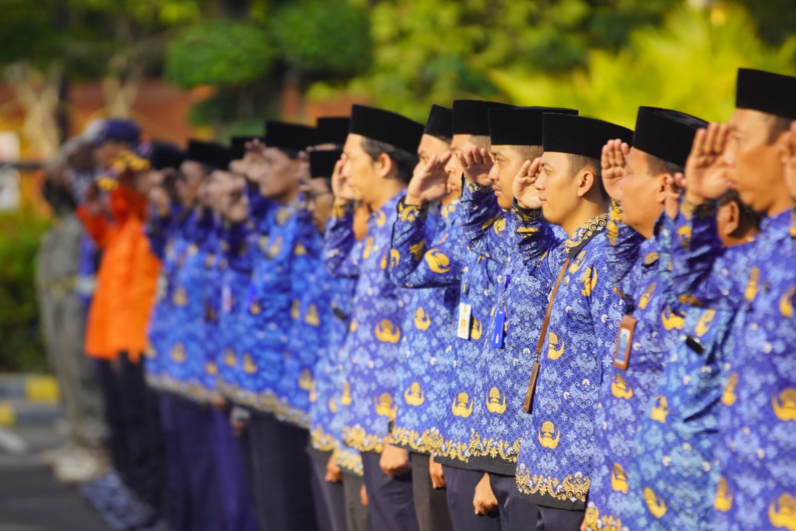 Foto 5 dari 9: Pimpin Upacara Harkitnas, Sekda Sampaikan Amanat Menkominfo