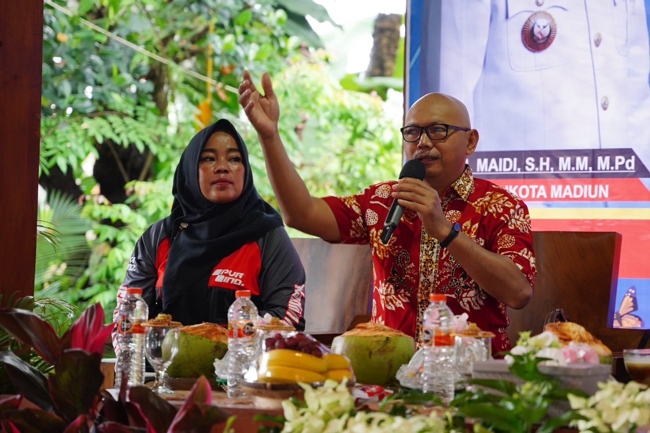Foto 6 dari 10: Gowes di Tiga Kelurahan, Wali Kota Pastikan Usulan Tepat Sasaran