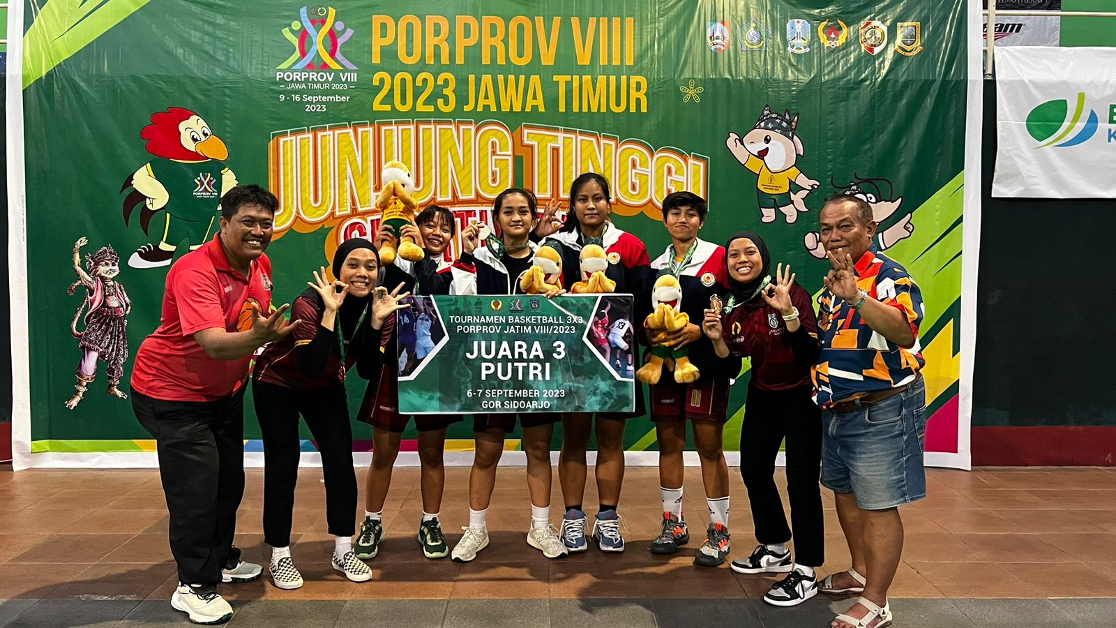 Foto utama berita: Tim Basket 3x3 Putri Buka Kran Medali, Raih Perunggu Usai Kalahkan Tim Banyuwangi