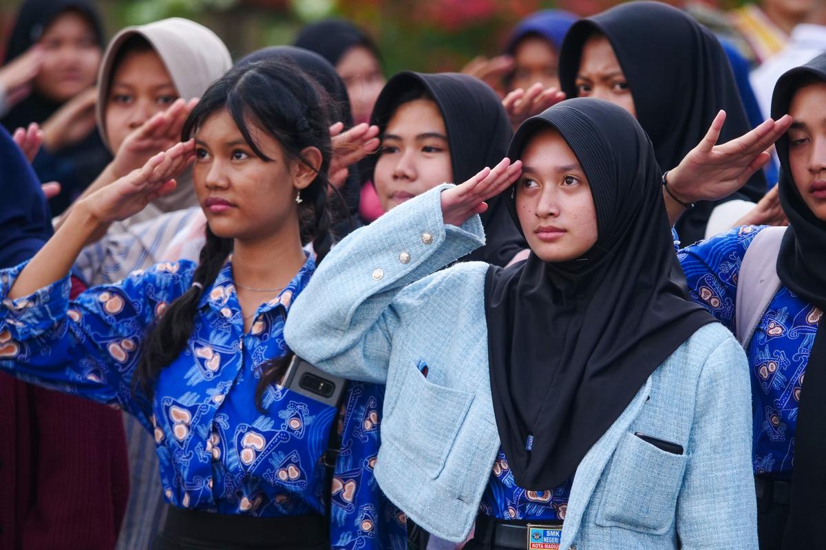Foto 14 dari 16: Taruna Nada dan Pagaska Ramaikan Pusat Kota di Kala Senja