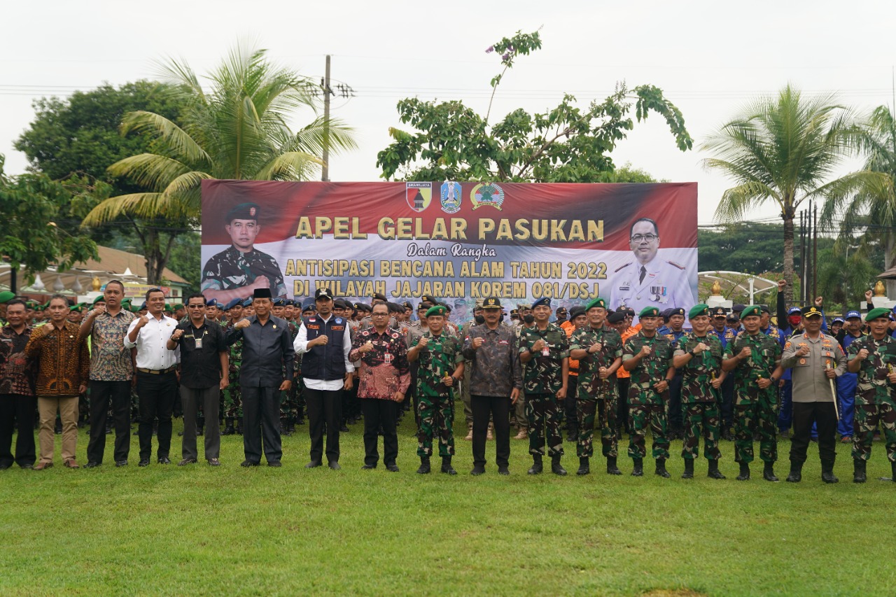 Foto 8 dari 10: Kesiapsiagaan Bencana, Korem 081 Dhirotsaha Jaya Laksanakan Apel Gelar Pasukan