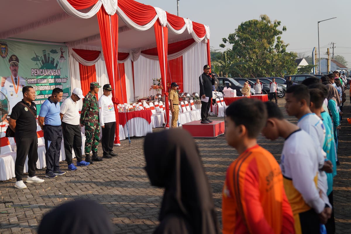 Foto 2 dari 9: Aksi Nyata GNRM, Wali Kota Pimpin Pencanangan Program 1 Siswa 1 Pohon