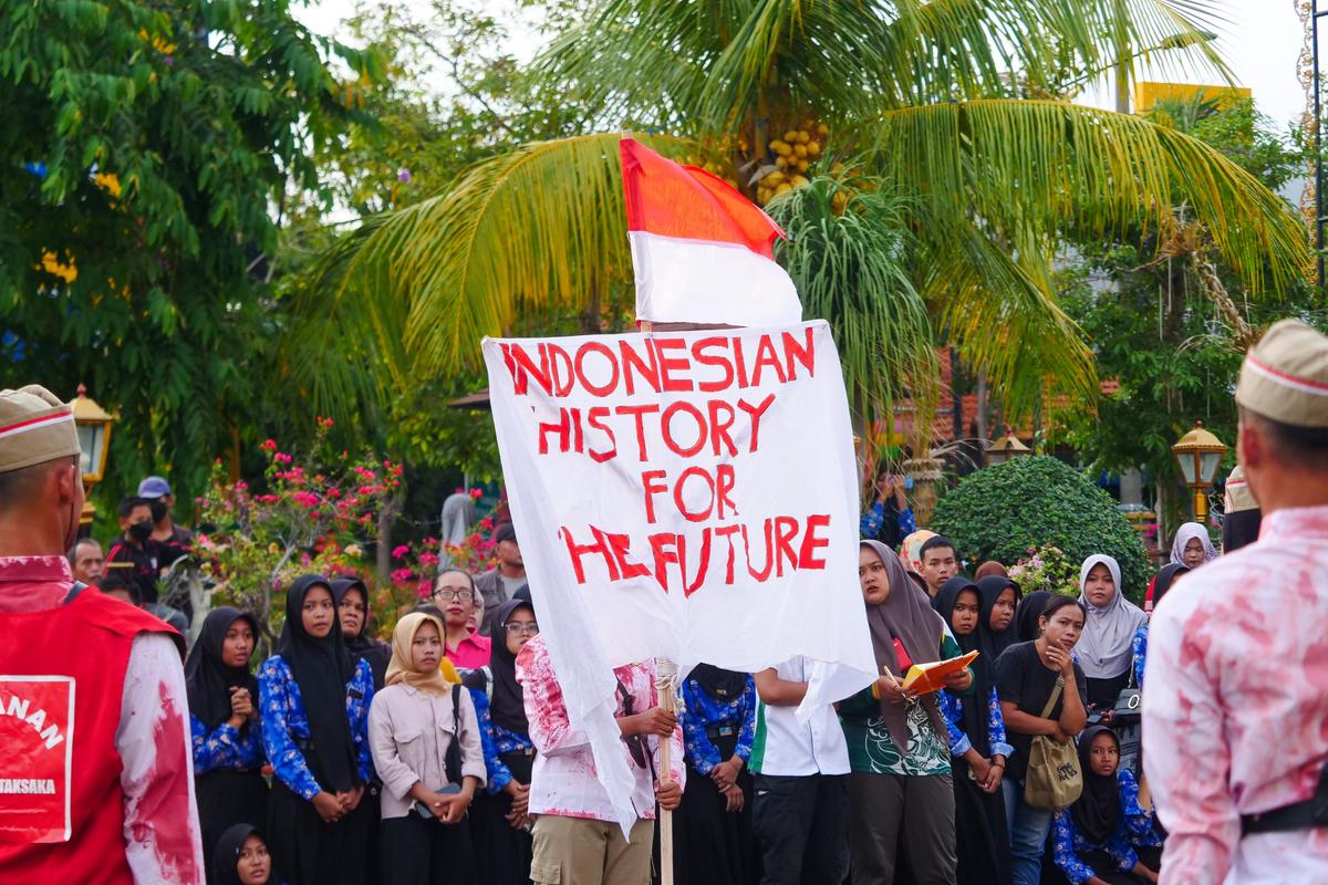 Foto 15 dari 16: Taruna Nada dan Pagaska Ramaikan Pusat Kota di Kala Senja
