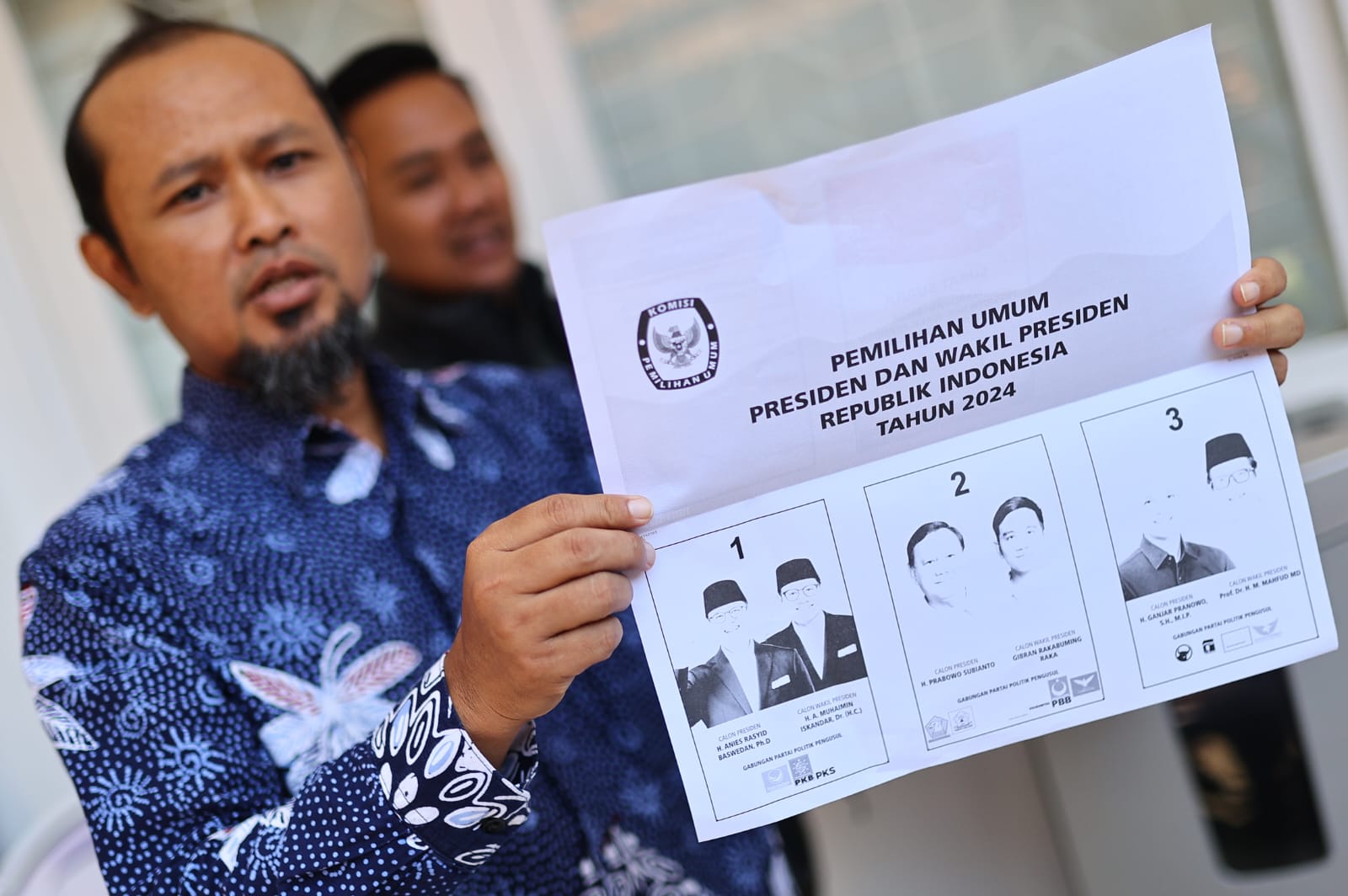Foto 5 dari 7: Agar Tak Disalahgunakan, KPU Musnahkan Ratusan Sisa Surat Suara Pemilu 2024