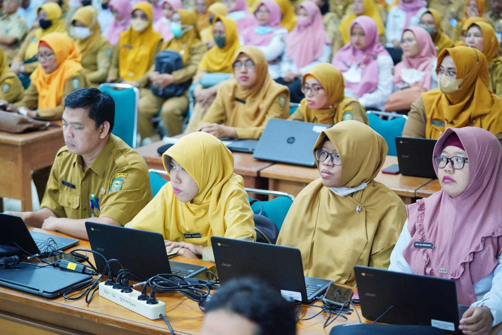 Foto 7 dari 10: Buka Pelatihan Pelatihan Digital dengan Chromebook, Wali Kota: Guru Harus Melek Perubahan