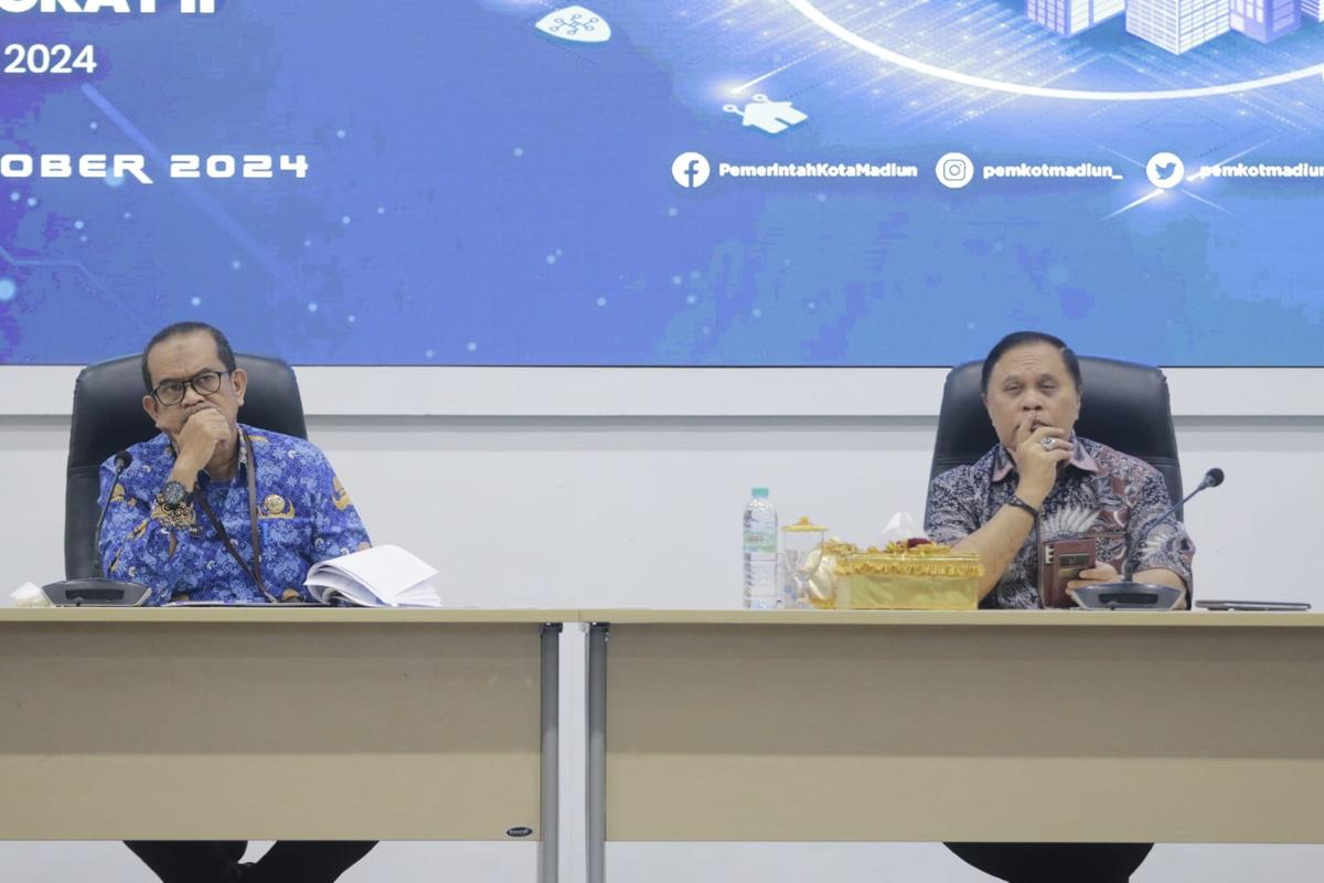 Foto 7 dari 12: Pj. Wali Kota Pimpin Monev Implementasi Smart City Kota Madiun Sekaligus Luncurkan Proper Pelatihan Kepemimpinan