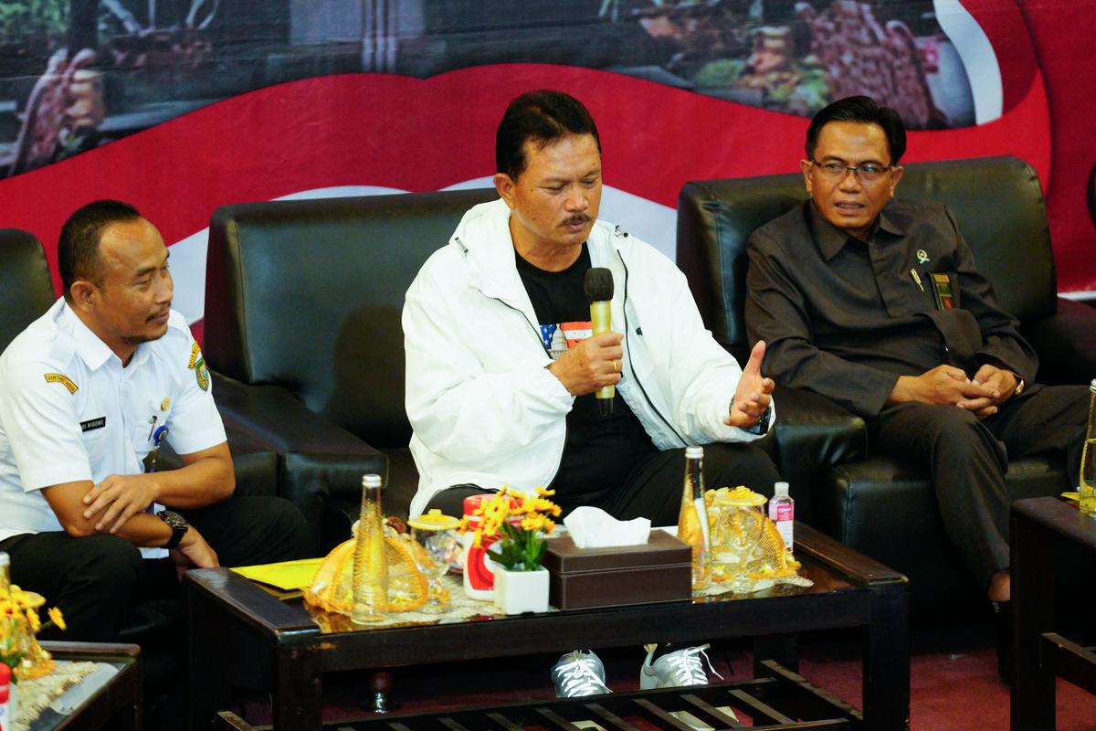 Foto 1 dari 8: Buka Penyuluhan Hukum Terpadu Bagi Warga Kartoharjo, Wali Kota Ajak Masyarakat Melek Hukum
