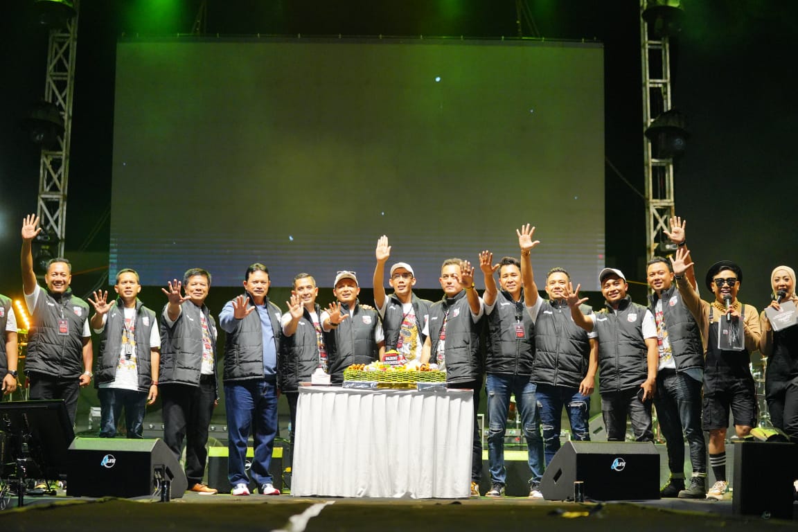 Foto 5 dari 8: Hadiri Konser Denny Caknan, Wali Kota Sebut Masih Banyak Acara Besar Peringatan Hadi Jadi
