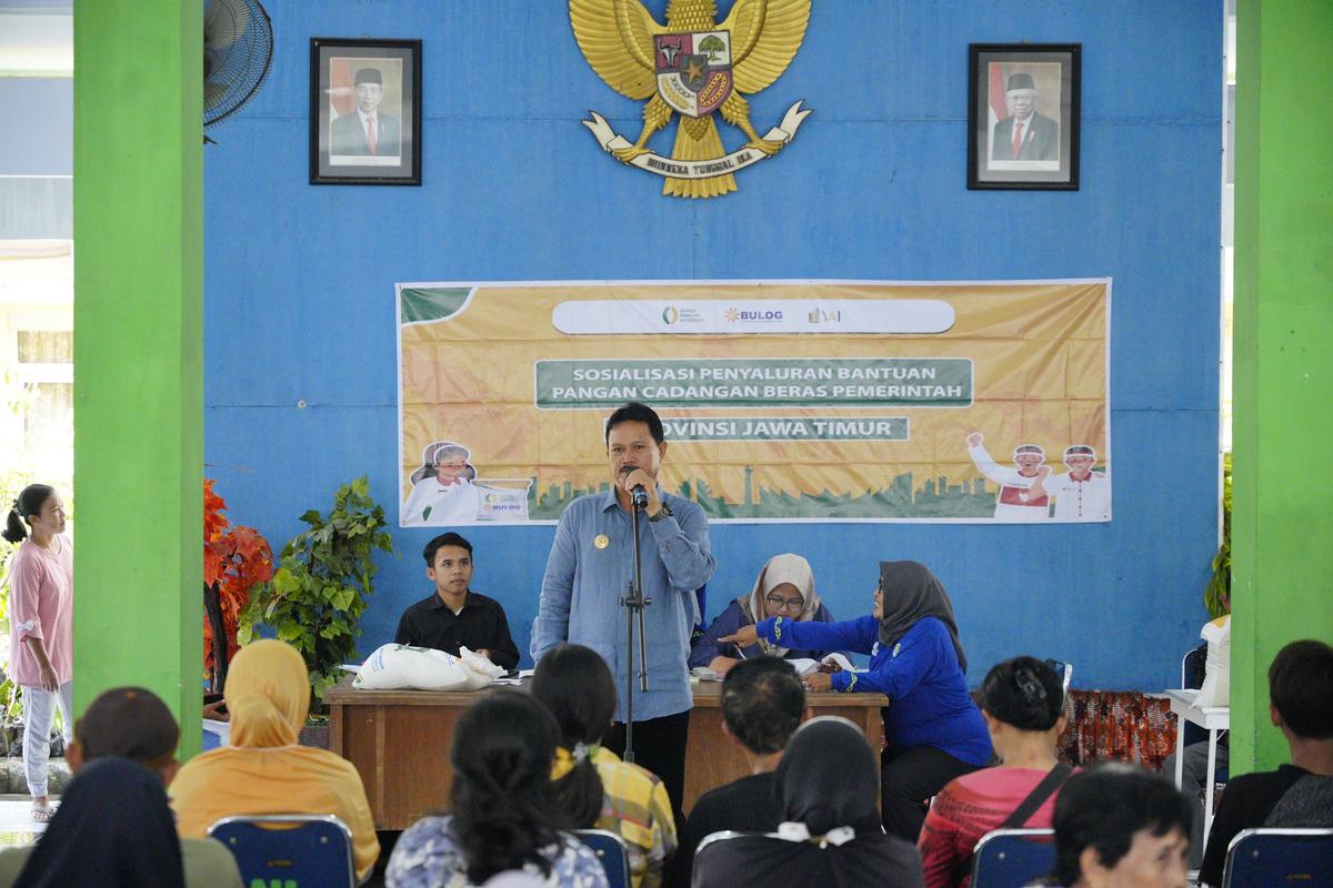 Foto 3 dari 6: Salurkan Bantuan Pangan, Wali Kota: Lebaran Tidak Ada yang Kesulitan Bahan Kebutuhan