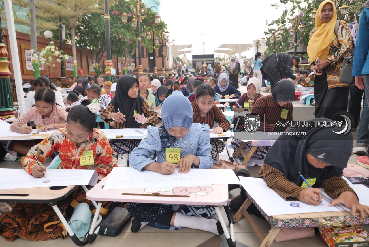 Foto 16 dari 18: 1.588 Pelajar Madiun Rawat Warisan Budaya Jawa Lewat Aksara dan Geguritan