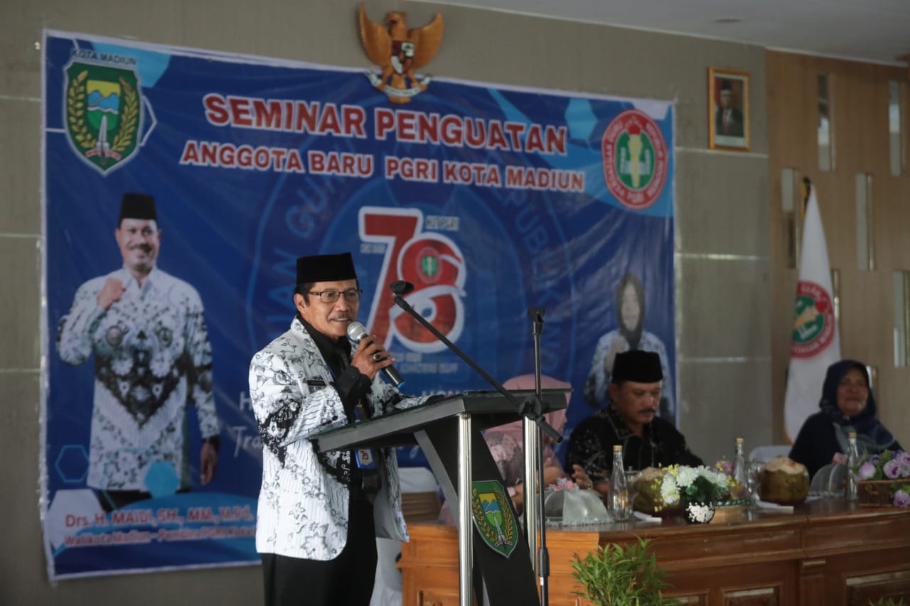 Foto 5 dari 11: Jadi Narasumber Penguatan Anggota Baru PGRI, Wali Kota Imbau Jaga Sinergi Untuk Tingkatkan Pendidikan Di Kota Madiun