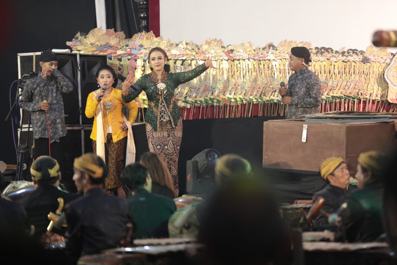 Foto 4 dari 13: Pagelaran Wayang Kulit Tutup Madiun Festival 2023, Wali Kota Sampaikan Apresiasi Pada Masyarakat Kota