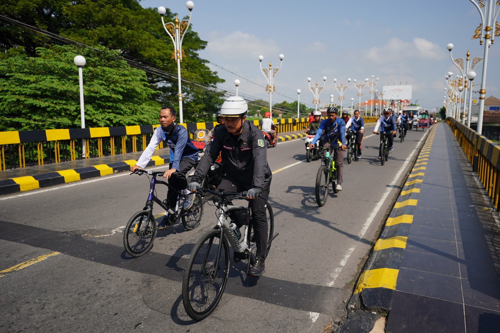 Foto 1 dari 10: Gowes Kota Kita Lagi, Wali Kota Ajak Masyarakat Aktif Jaga Ketentraman dan Ketertiban di Lingkungan
