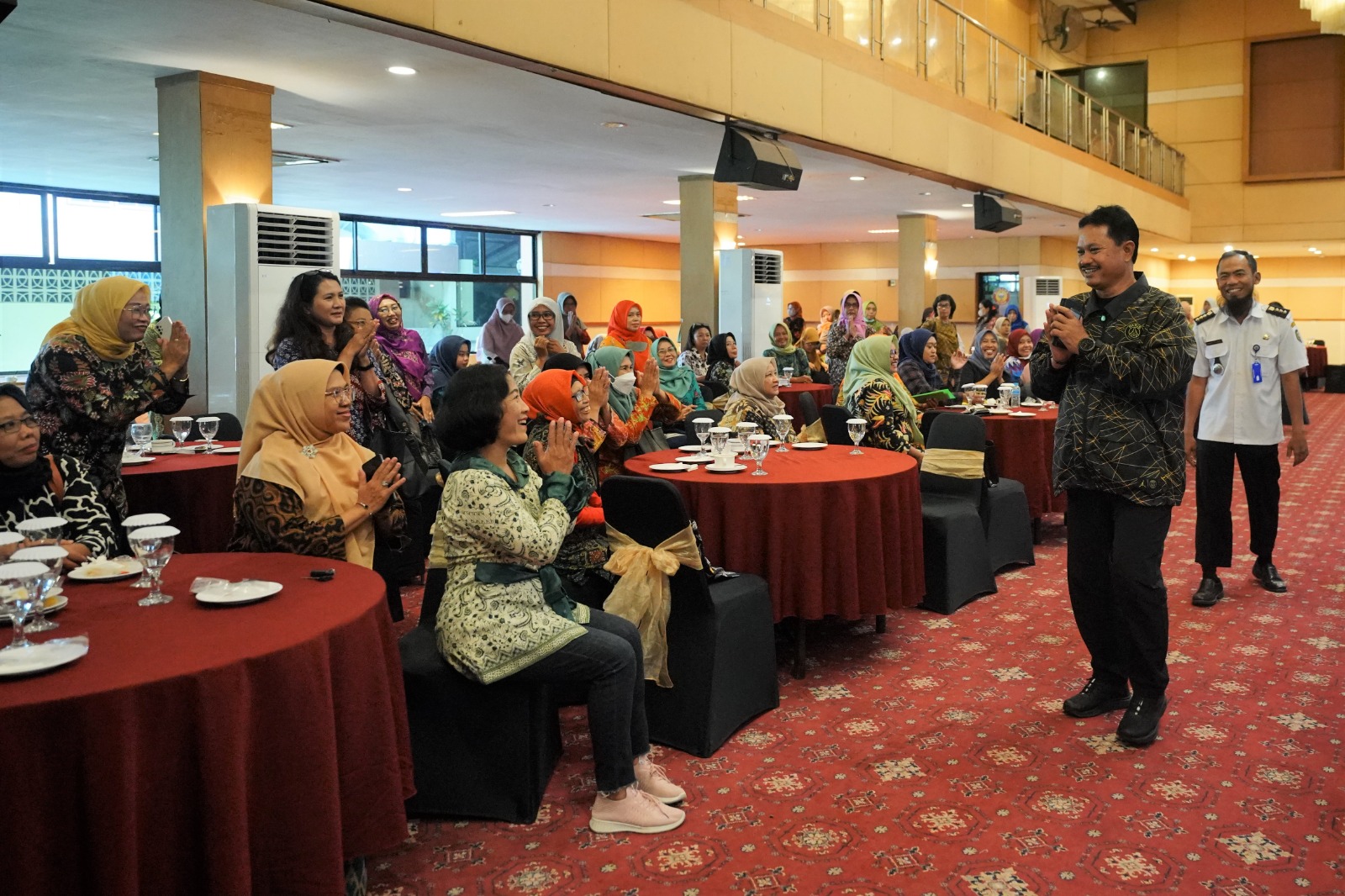 Foto 10 dari 10: Hadiri Penyuluhan Hukum Terpadu Bagi Warga Manguharjo, Wali Kota Jelaskan Pentingnya Sadar Hukum