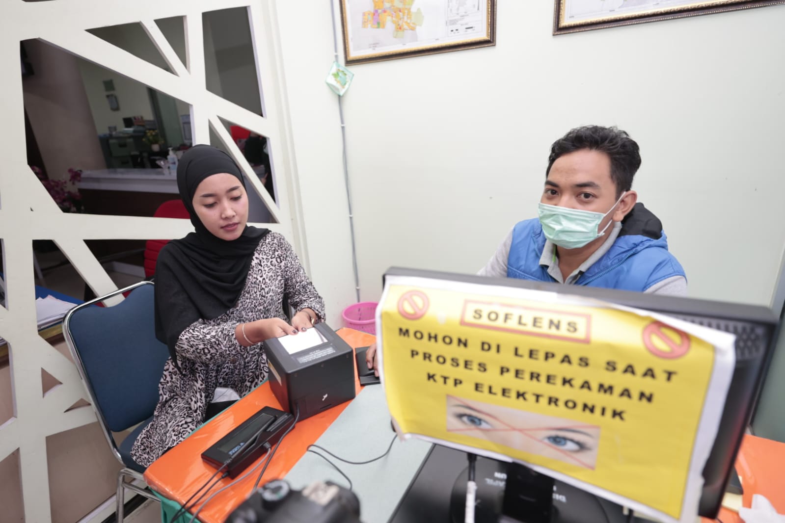 Foto 1 dari 3: Terbukti Bermanfaat, Dispendukcapil Layani Ratusan Warga Dalam Program Anti Prei Lebaran