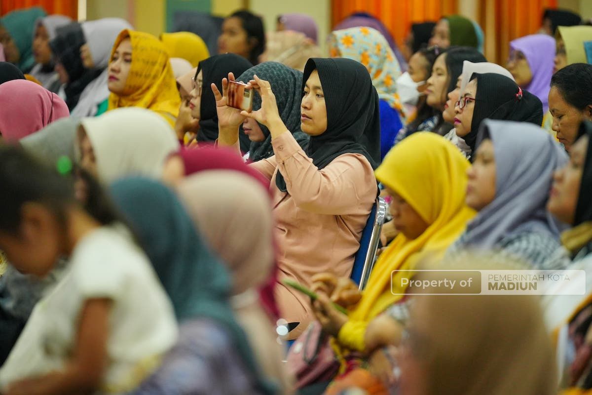 Foto 6 dari 8: Hadiri Sosialisasi Program SMPN 4 Kota Madiun, Wali Kota: Kita Harus Siapkan Generasi Emas 2045 Mulai Sekarang