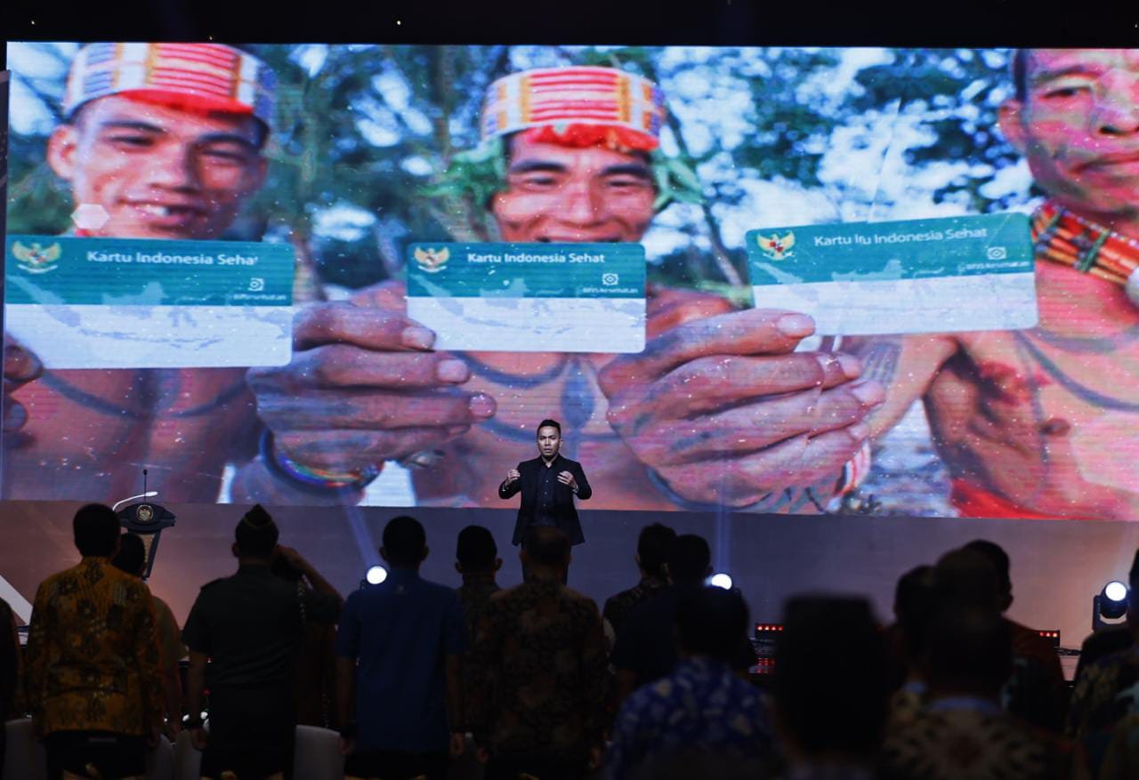 Foto 6 dari 8: Beri Jaminan Kesehatan Masyarakat Secara Menyeluruh, Pemkot Raih Penghargaan UHC dari Pusat
