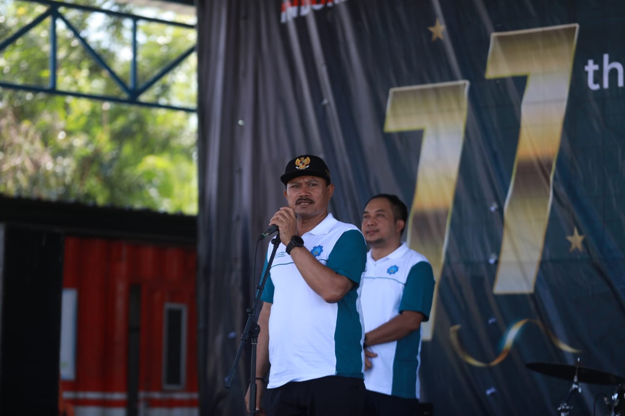 Foto 18 dari 18: Berangkatkan Jalan Sehat Dies Natalis ke-11 PNM, Wali Kota Apresiasi Mahasiswa PNM yang Banyak Keluar Negeri