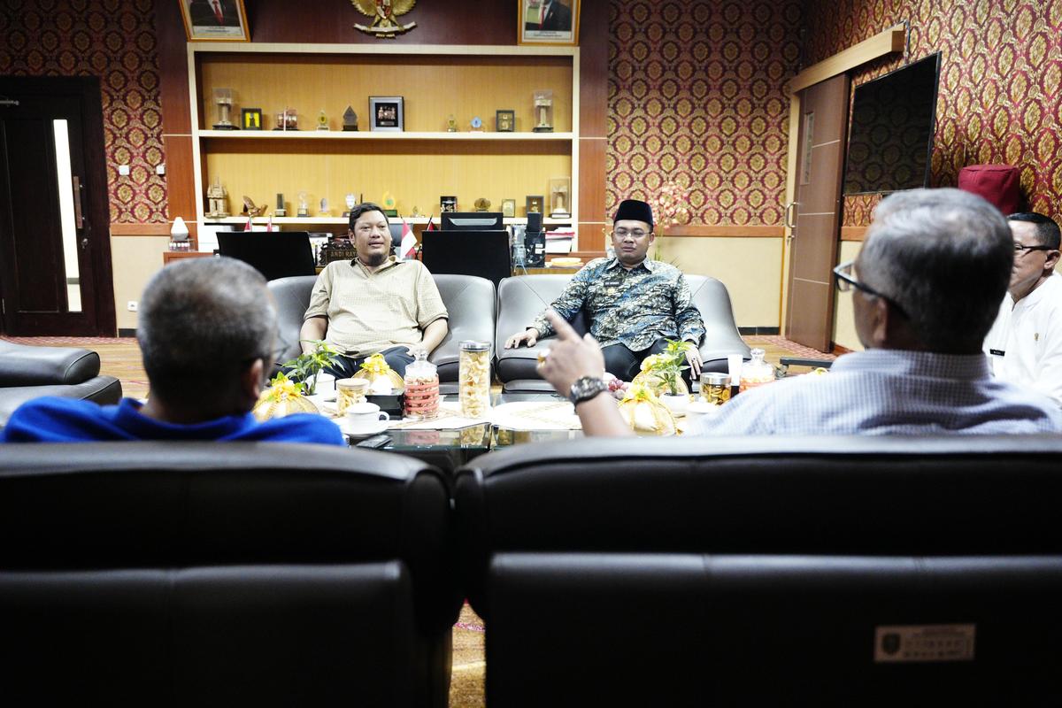 Foto 7 dari 8: Jalin Sinergi, Pj Wali Kota Silaturahmi ke Pimpinan DPRD Kota Madiun