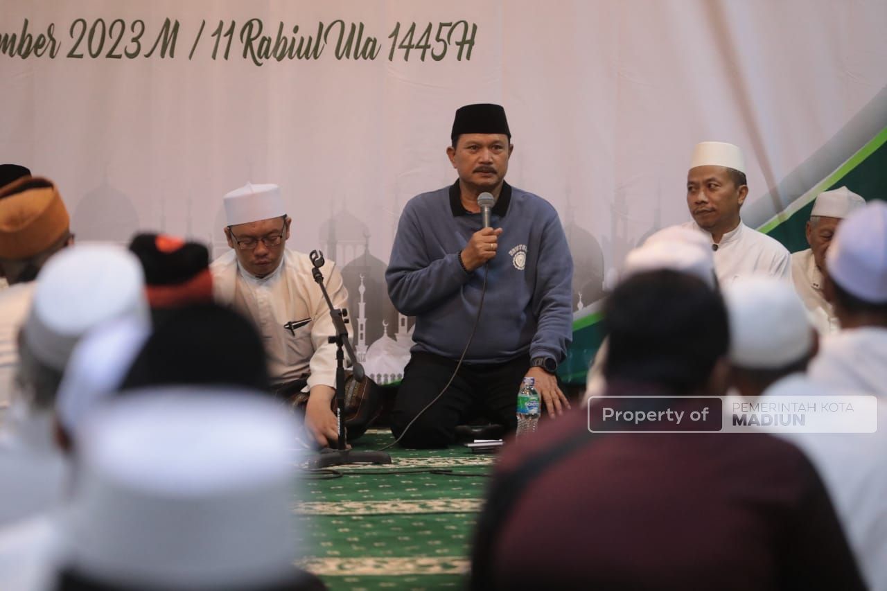 Foto utama berita: Buka Peringatan Maulid Nabi Di Majelis Dzikir Kelurahan Demangan, Wali Kota Ajak Warga Teladani Rasulullah