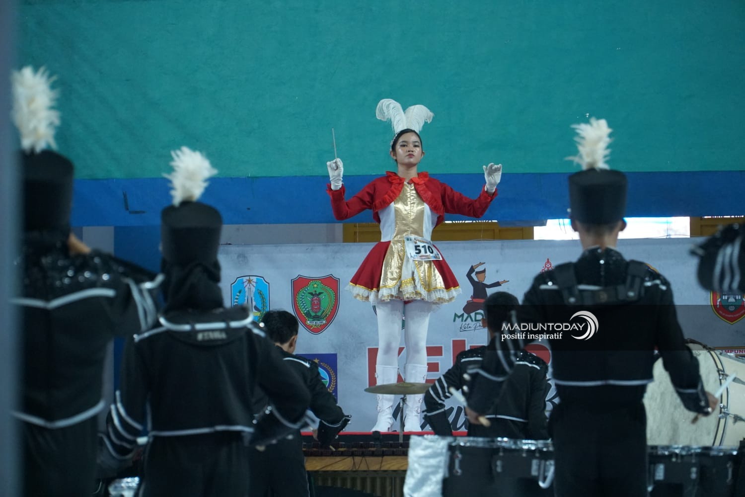 Tampil Spektakuler, Tim Peserta Kejurnas Drum Band 2022 Pukau Juri Hingga Penonton