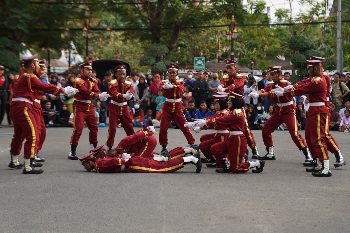 Foto 3 dari 9: Parade Senja 2023 Berakhir, SMPN 12 Terbaik Kategori Drumband-SMKN 2 Terbaik Kategori PBB Kreasi