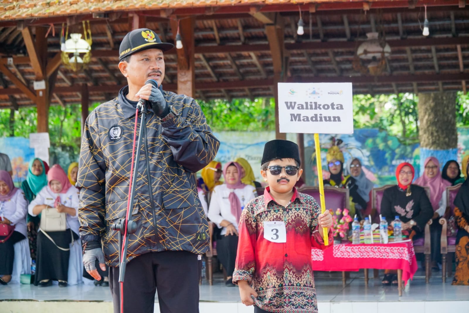 Foto 8 dari 12: Peringati Hardiknas dan Hari Kartini, 1.600 Anak TK se-Kecamatan Taman Gelar Pawai Budaya, Bunda PAUD Beri Apresiasi