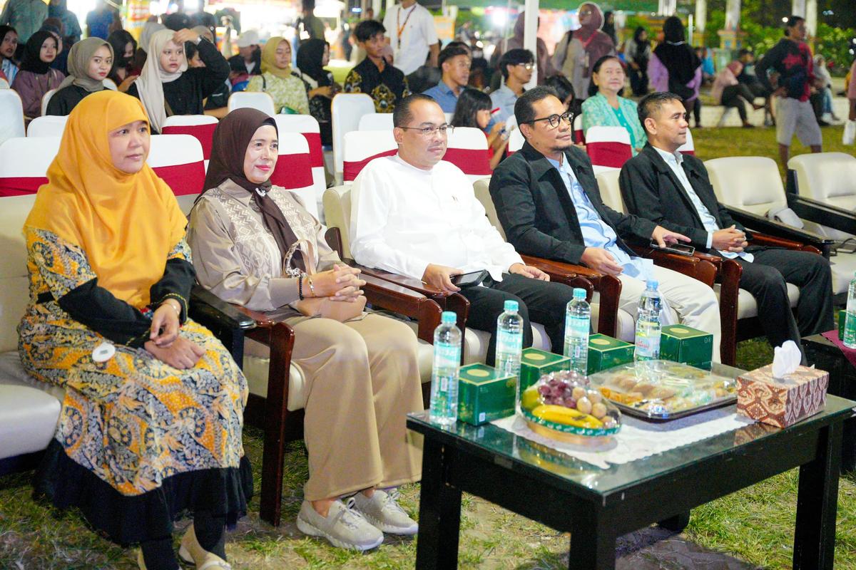 Foto 5 dari 8: Hadiri HUT BEM Stikes BHM, Pj Wali Kota Harap Peningkatan Kualitas
