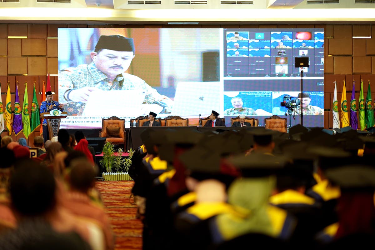 Foto 3 dari 9: Hadiri Wisuda Stikes Bhakti Husada Mulia, Wali Kota Harap Ilmunya Bermanfaat