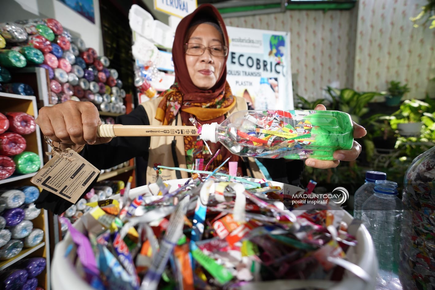 Foto 6 dari 9: Kreatif, Warga Nambangan Lor Kelola Sampah Plastik Melalui Ecobrick