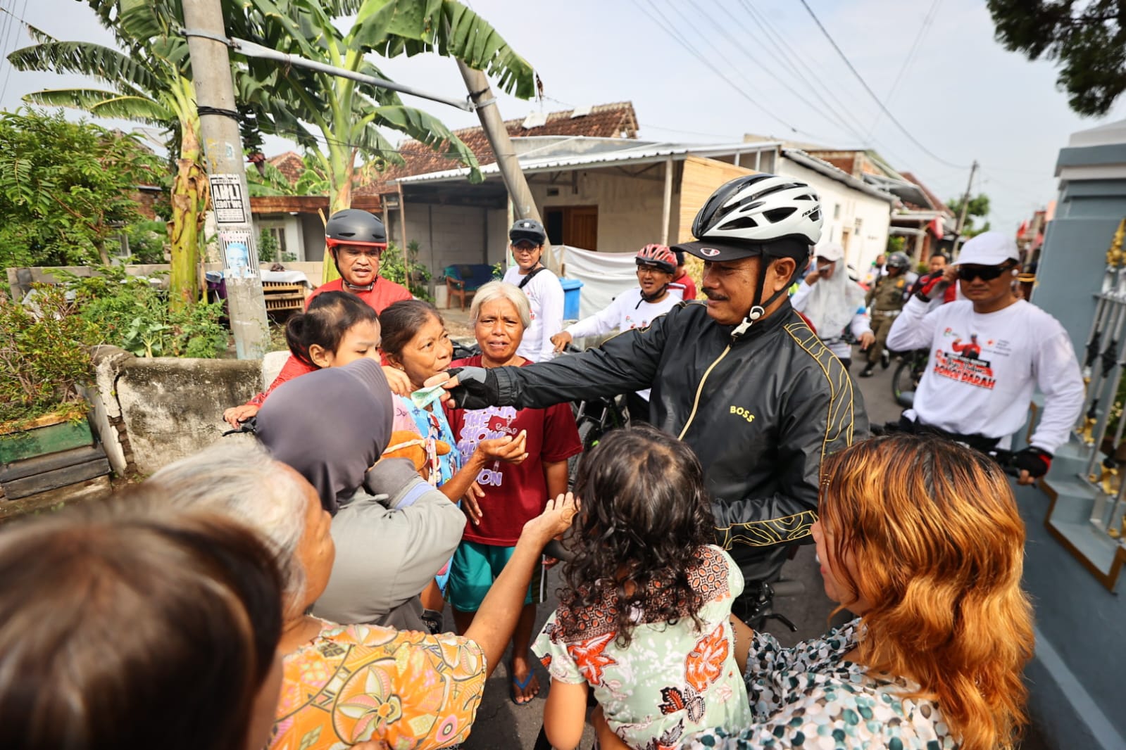 Foto 7 dari 8: Gowes Disambung Apel Di Gedung Bersama, Wali Kota : ASN Melayani Masyarakat