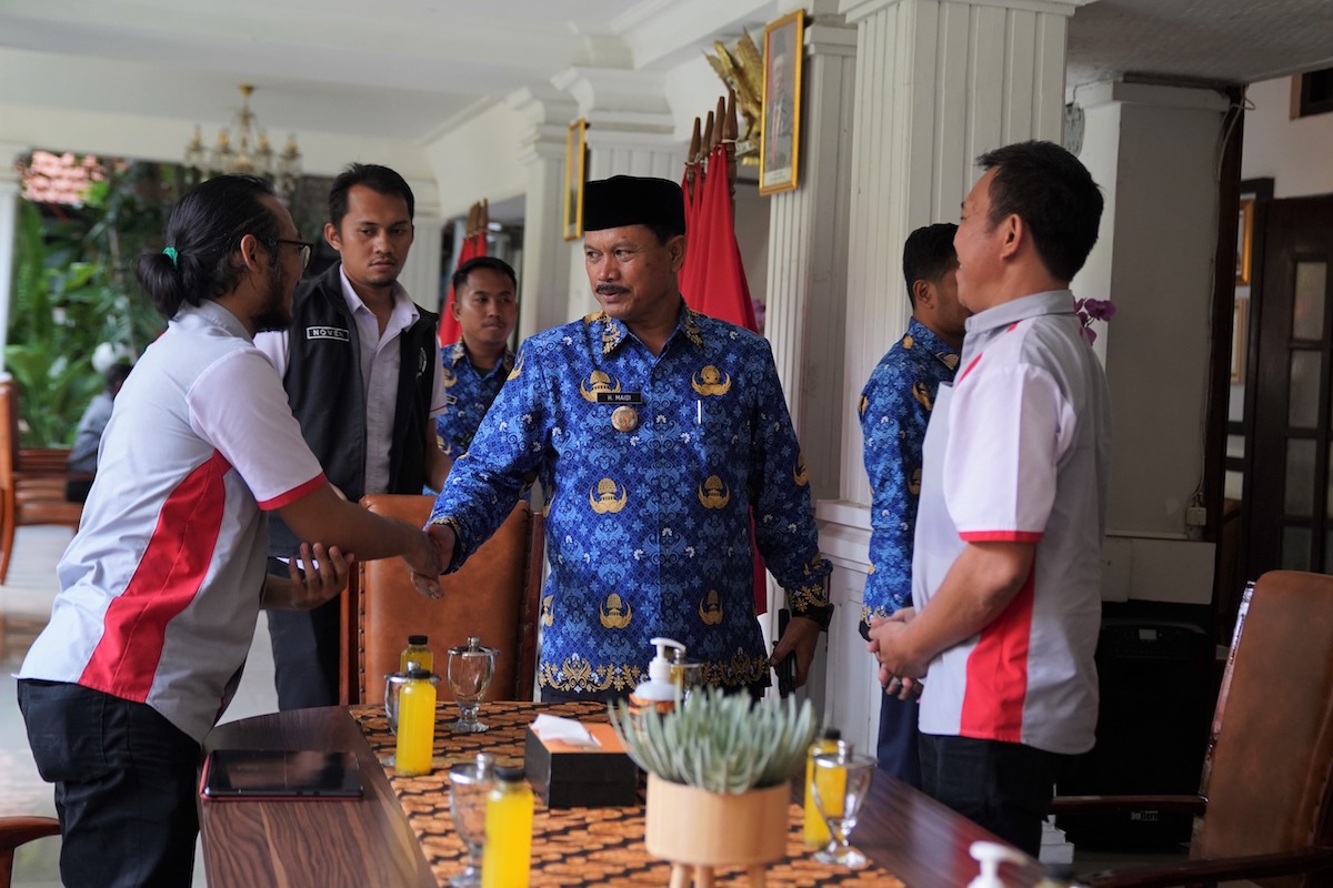 Foto 6 dari 6: Tambah Daya Tarik PSC, Djarum 76 Beri CSR VW Bermural