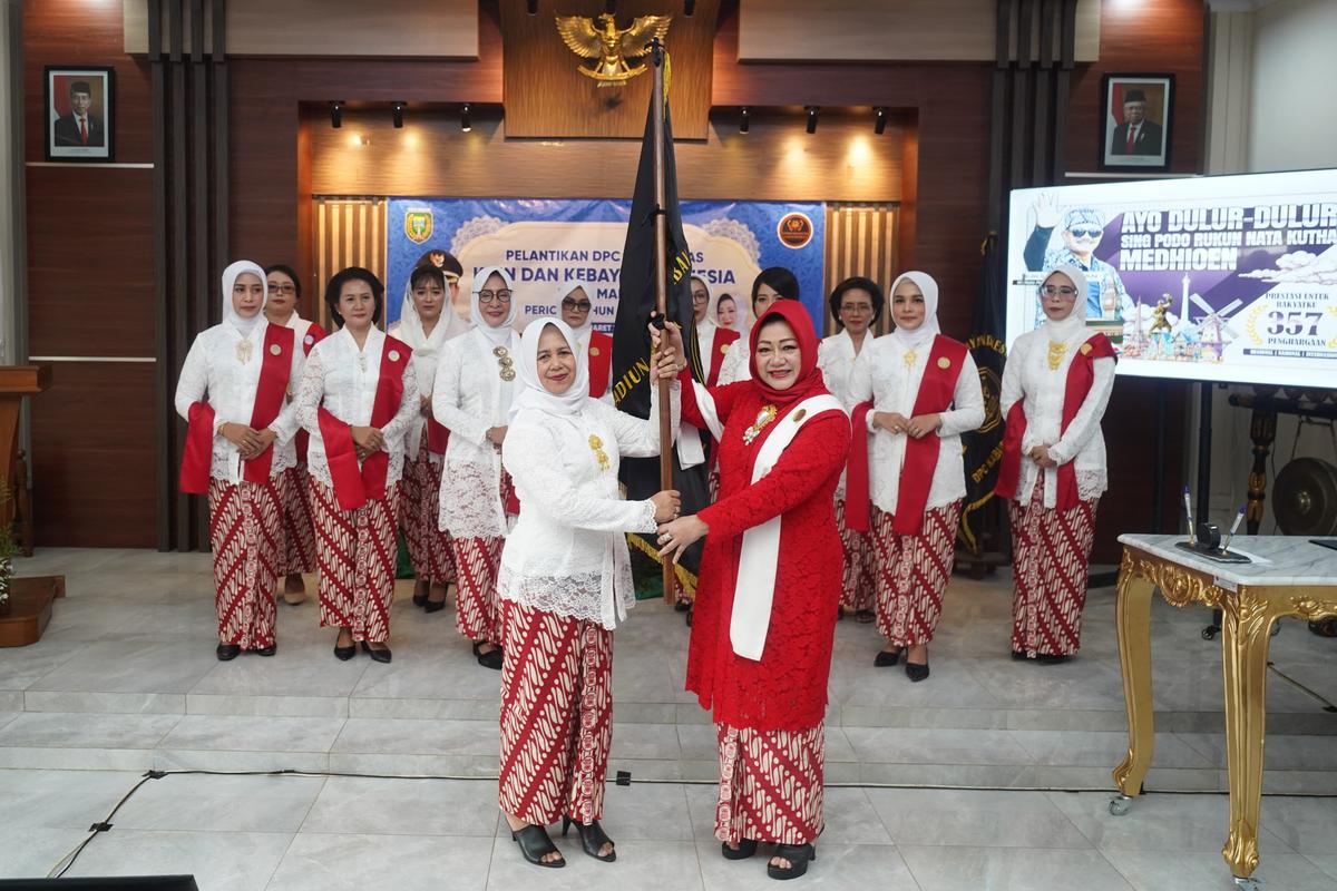 Foto 5 dari 9: Hadiri Pengukuhan KKI DPC Kota Madiun, Wali Kota Beri Pesan Bagi Pengurus