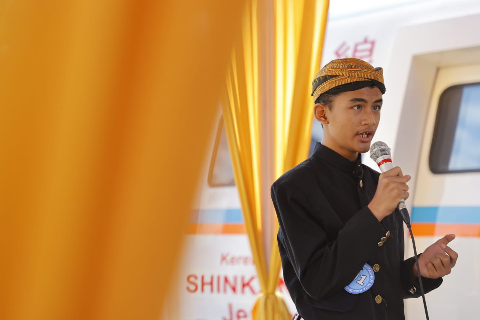 Foto 2 dari 5: Difabel Ikut Bernyanyi Meriahkan HJM, Wali Kota Maidi: Dunia Bisa Digenggam Siapa Saja