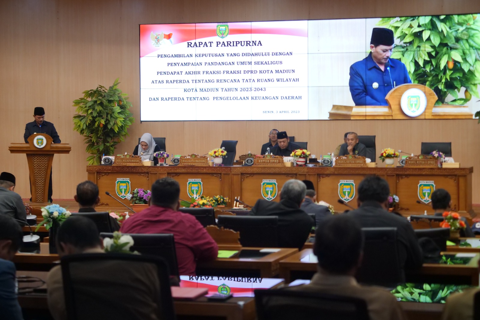 Foto utama berita: Rapat Paripurna Pendapat Akhir Fraksi Terkait Rencana RTRW, Wali Kota: Catatan Akan Jadi Bahan Evaluasi