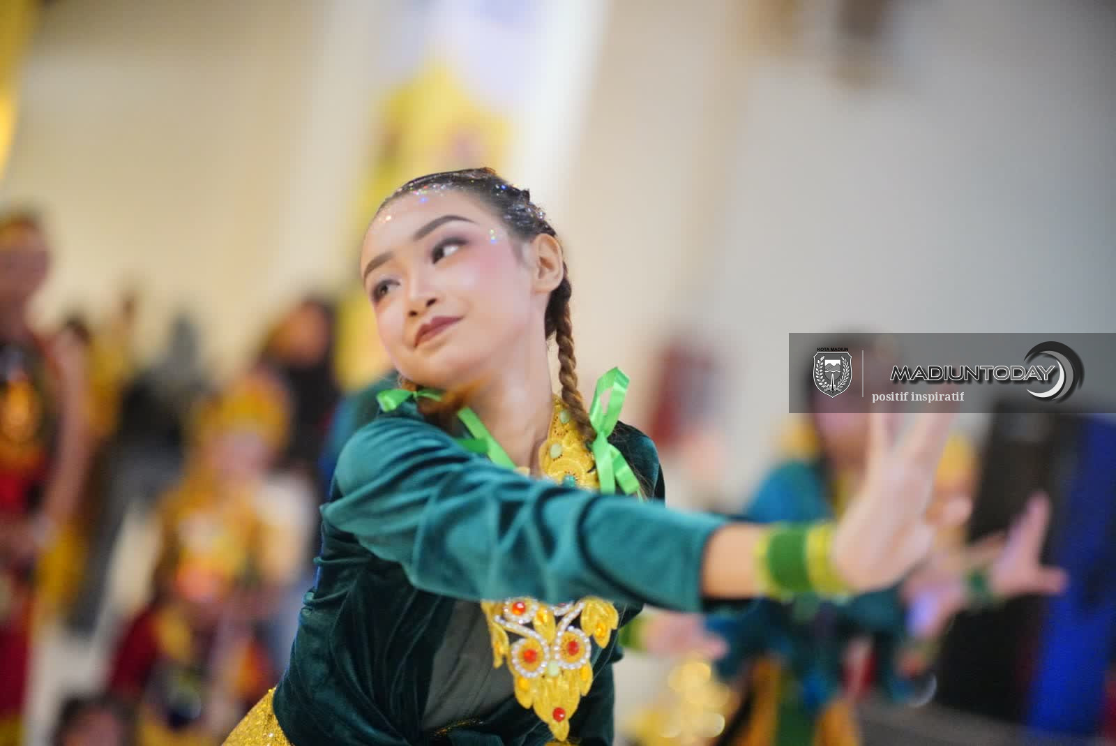 Foto 2 dari 14: Pasar Sleko Kembali Bergeliat, Aksi Tari Tradisional Anak Muda Mulai Dilirik Provinsi