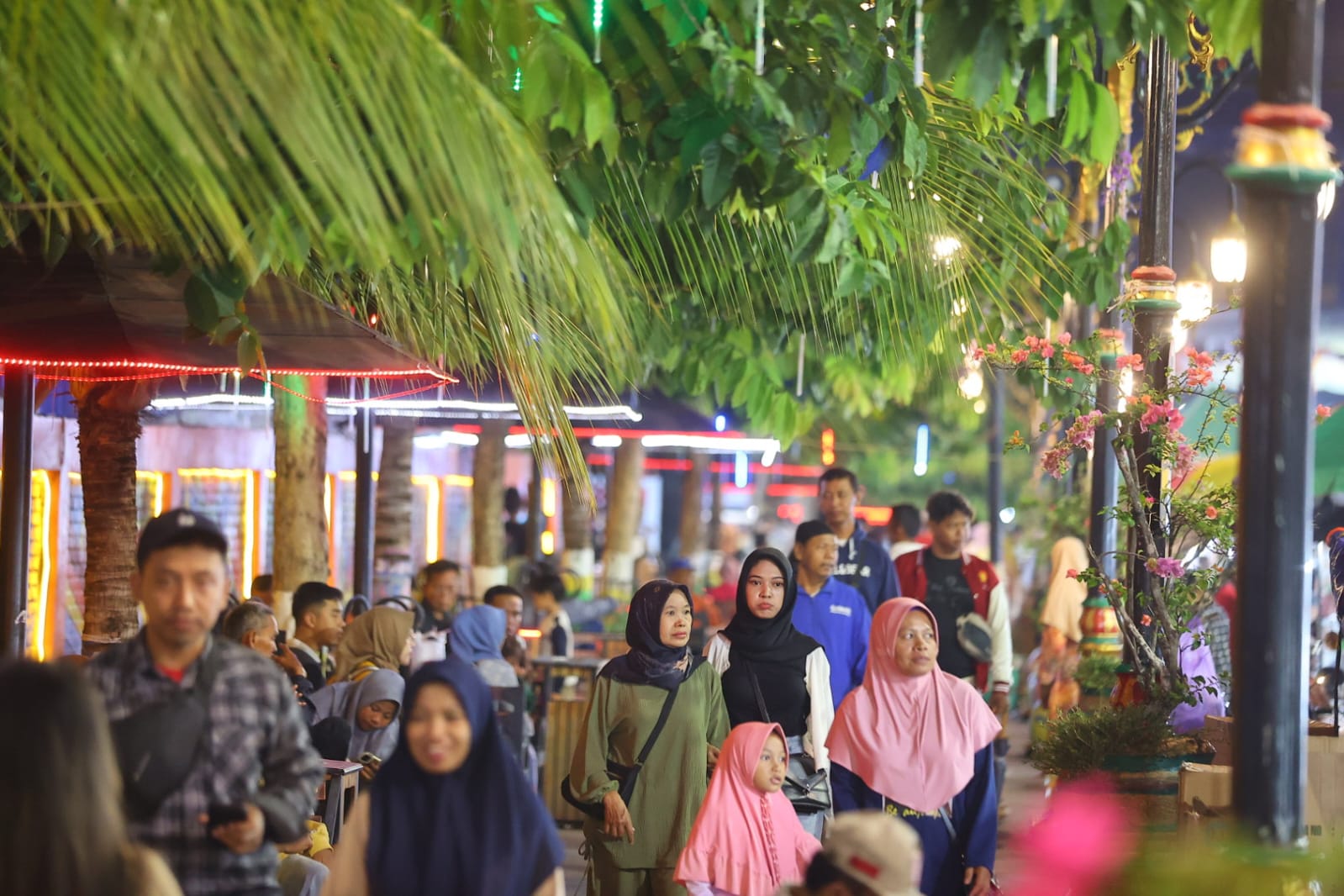 Foto 4 dari 9: Tumplek Blek di Kawasan Wisata Dunia