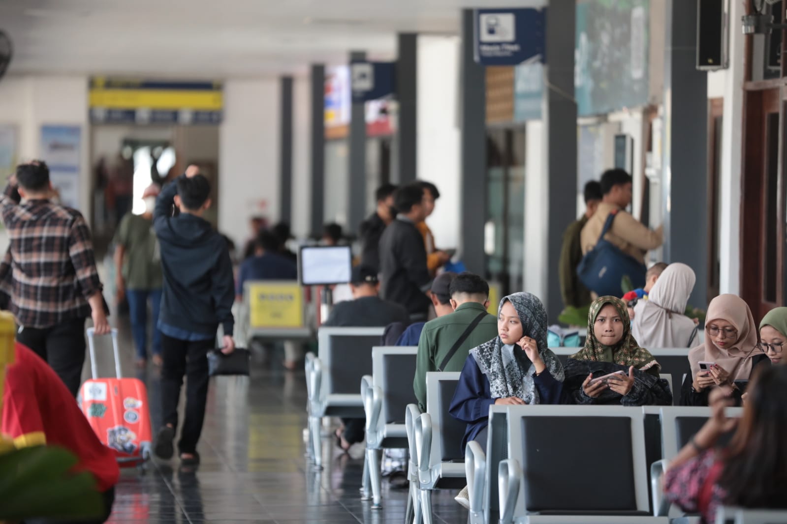 Foto 3 dari 3: Jelang Lebaran, Kedatangan Pemudik Di Stasiun Besar Madiun Terus Meningkat