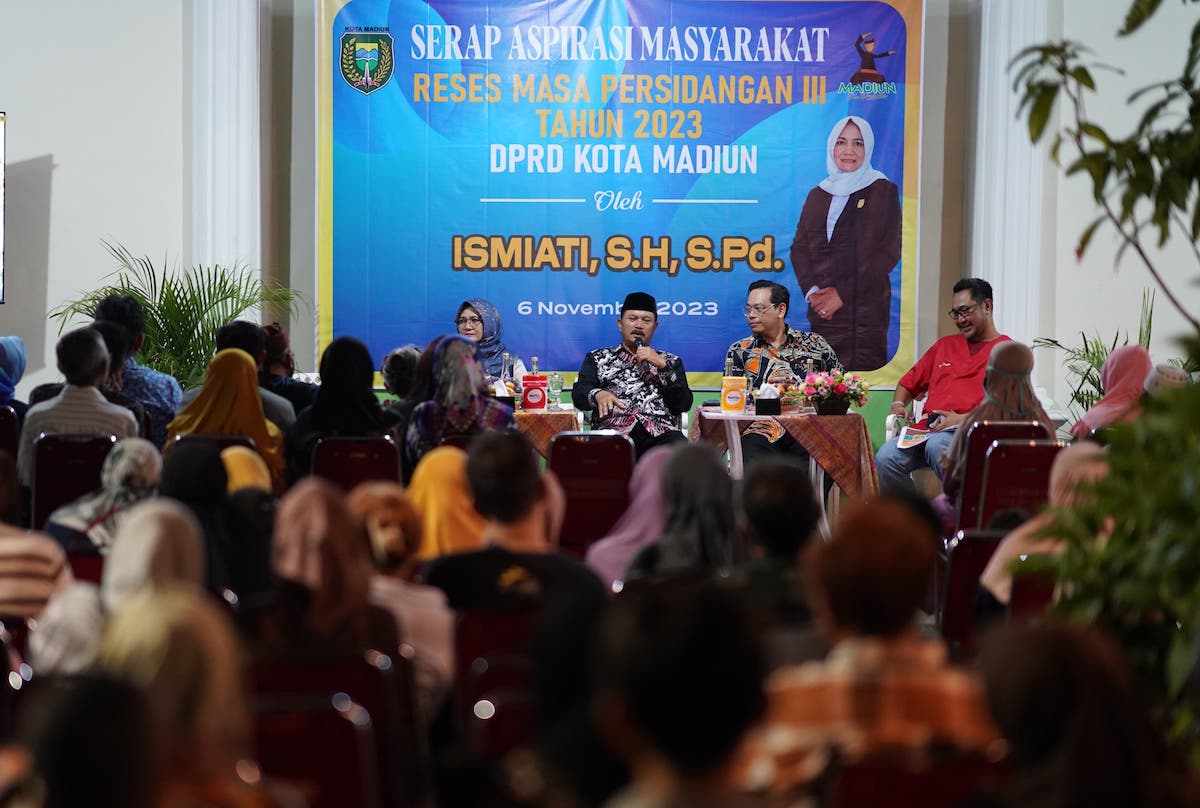 Foto 6 dari 9: Hadiri Reses Bersama DPRD, Wali Kota Ajak Masyarakat Sampaikan Usulan Pembangunan