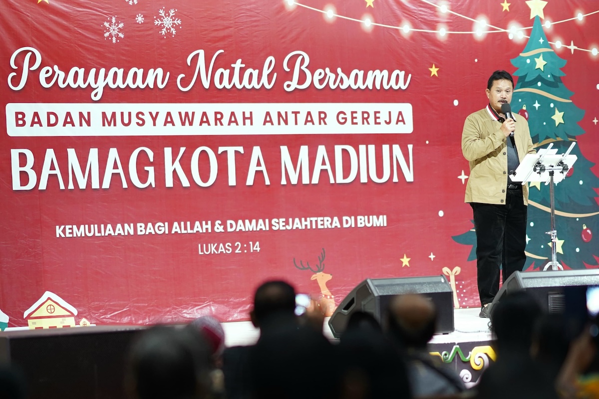 Foto 1 dari 9: Beri Sambutan Perayaan Natal Bamag Umat Kristiani Kota Madiun di GBT Imanuel, Wali Kota Harap Jaga Keamanan dan Kerukunan