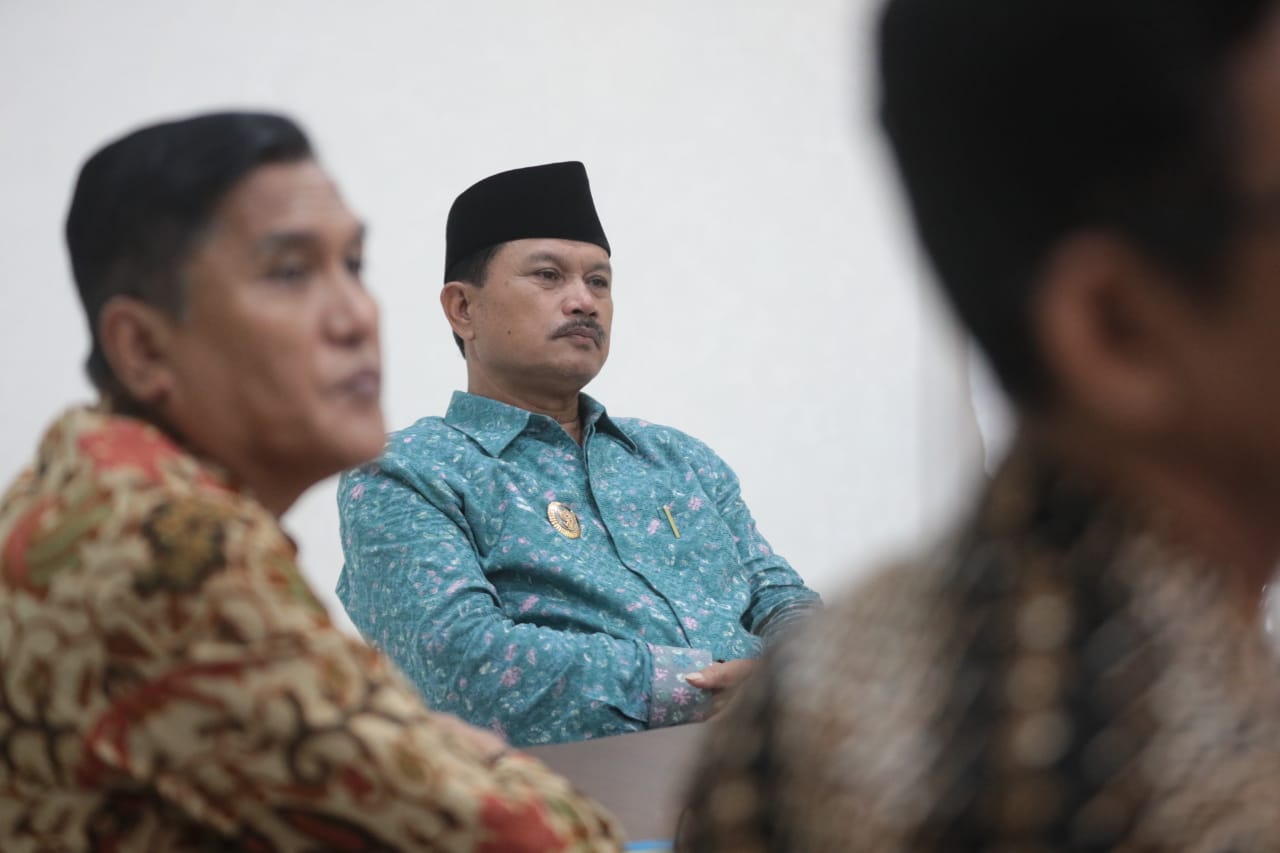 Foto 4 dari 10: Pimpin Rapat Pembangunan RTH Kota Madiun, Wali Kota Imbau Rekanan Bekerja Optimal