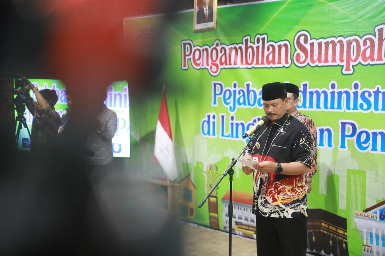 Foto 13 dari 15: Lantik 20 Pejabat, Wali Kota: Tugas Adalah Ibadah, Pejabat Harus Menjadi Contoh