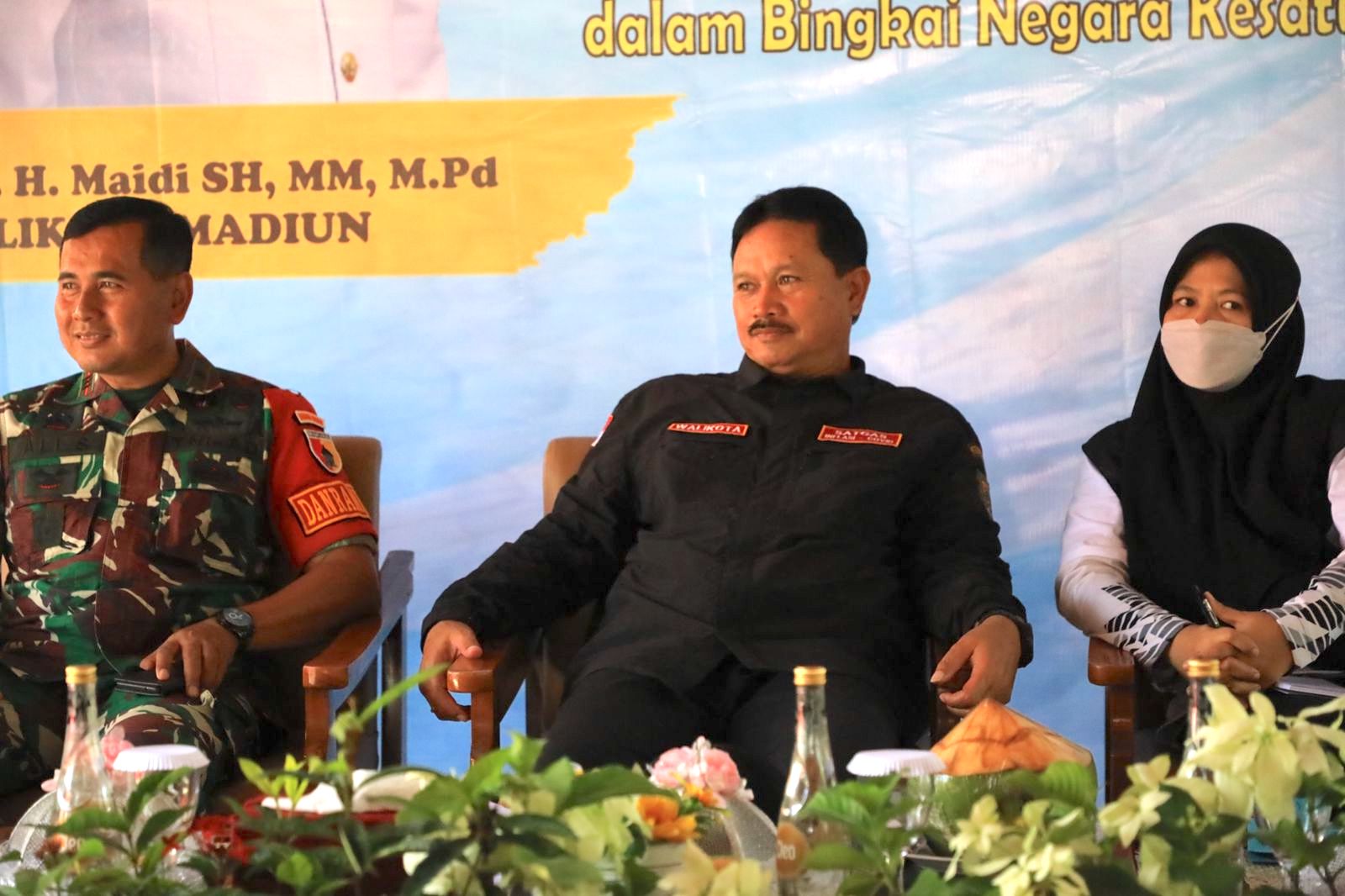 Foto 5 dari 7: Beri Pembinaan Wawasan Kebangsaan di Lapak Obor, Wali Kota Ajak Masyarakat Tanamkan Nilai Pancasila