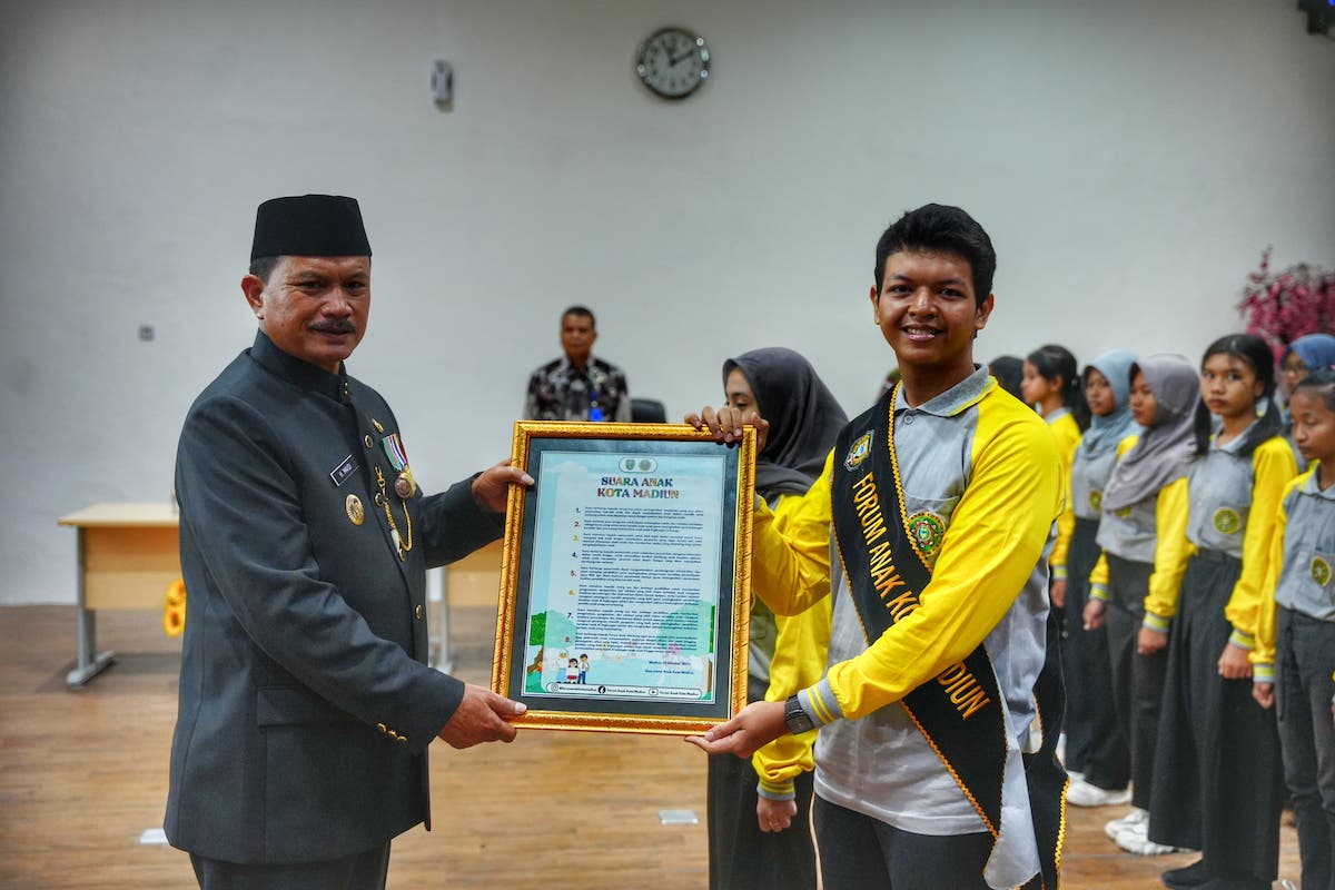 Foto 5 dari 8: Kukuhkan Forum Anak Kota Madiun, Wali Kota Pesan Tingkatkan Peran Terbaik untuk Kota Madiun
